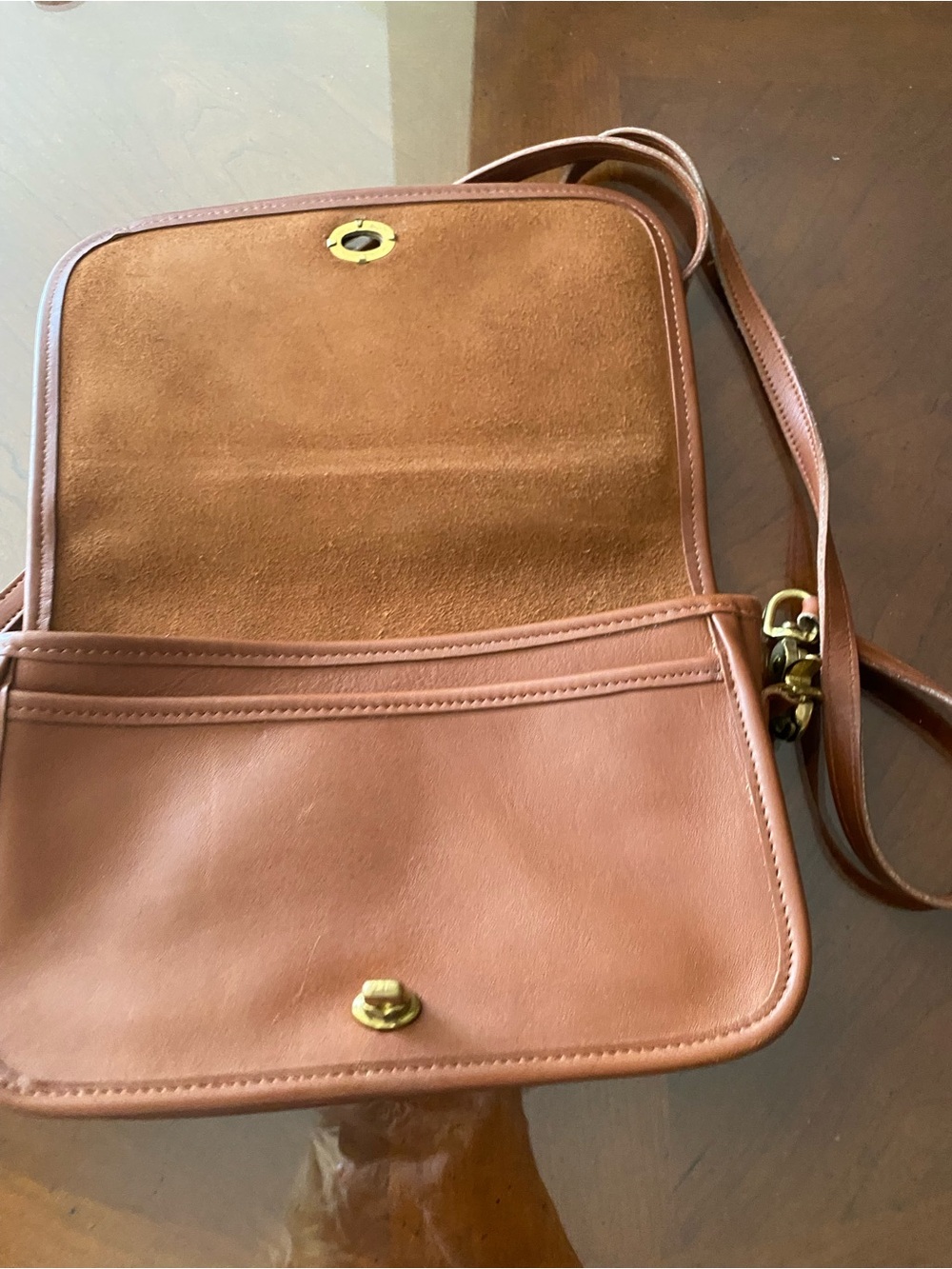 Coach 9755 vintage Brown Leather Crossbody with Gold Turn-Lock - Picture 10 of 16